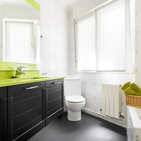 Confortable Piso En El Puerto Viejo De Algorta, A 7 Min De La Playa شقة *