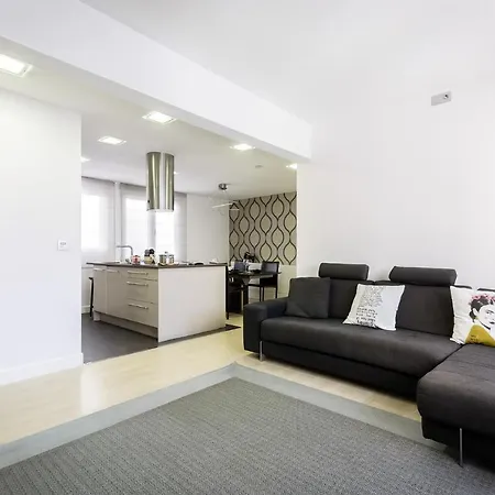 Confortable Piso En El Puerto Viejo De Algorta, A 7 Min De La Playa *