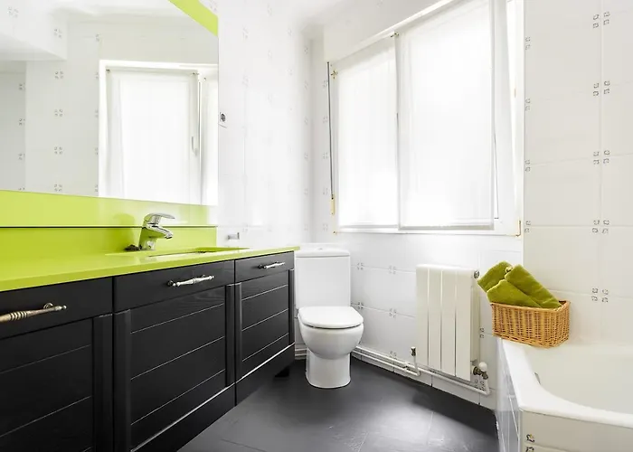 Confortable Piso En El Puerto Viejo De Algorta, A 7 Min De La Playa Apartment *